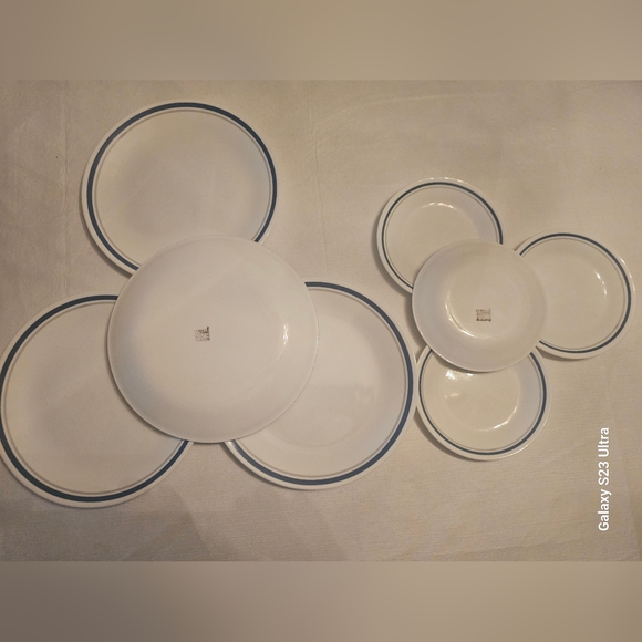 Corelle Corning INDIGO (4) Dinner Plates 10 1/4" & (4) Salad Plates 6 1/2" - Picture 1 of 12